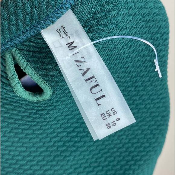 New Zaful Green 2 Piece Padded Swim Top Brazilian Thong Bottom Swimsuit US 6/M - Picture 7 of 9